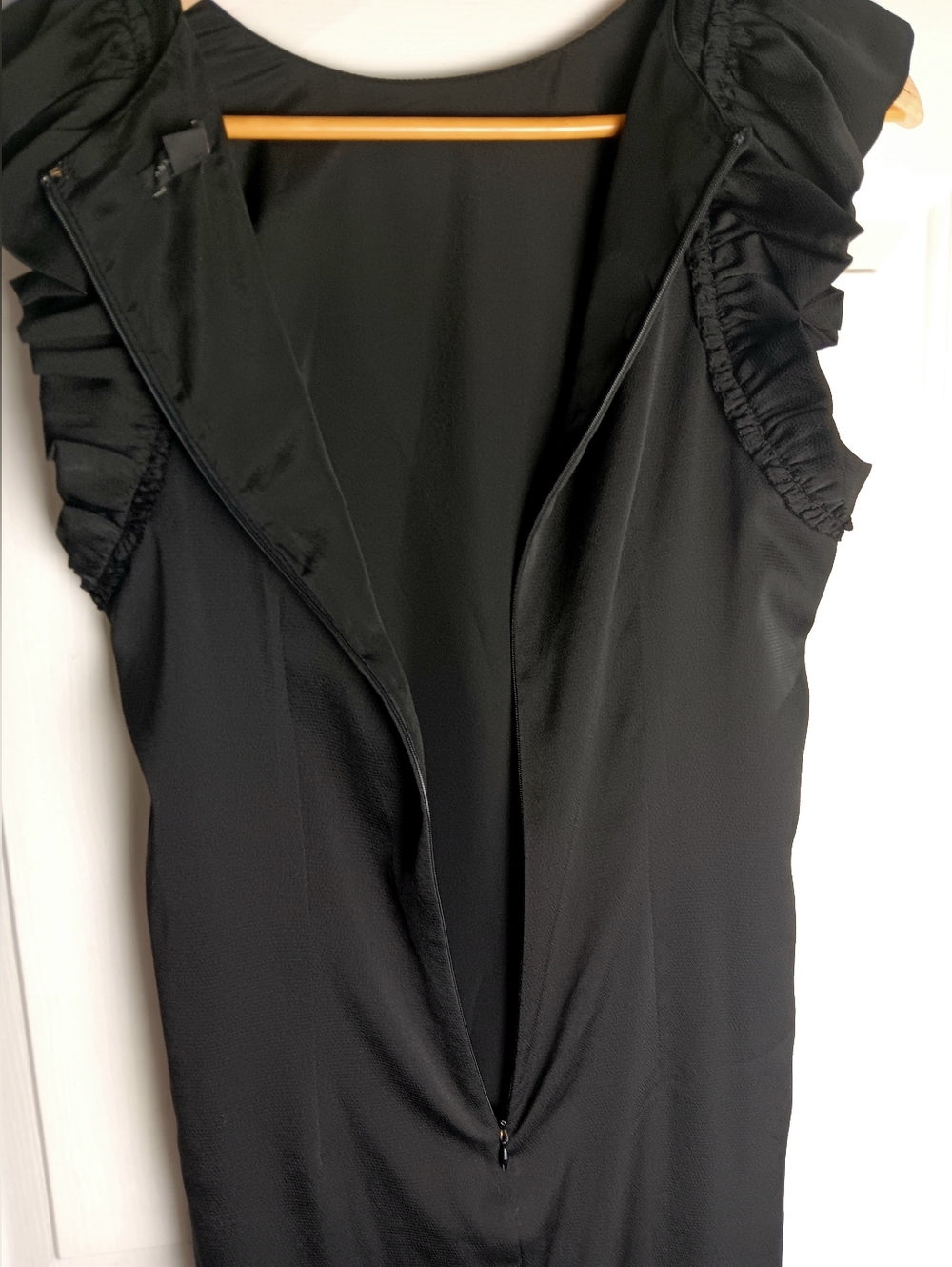 Ann Taylor Black Sleeveless Midi Dress with Ruffle Shoulders - Picture 4 of 8